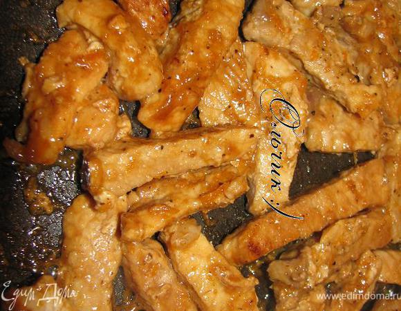 Мясо готово когда соус практически полностью выпарится. На это уйдет тоже каких-то пару минут.