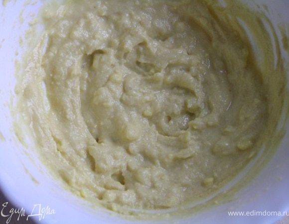 добавить измельченный чеснок, лимонный сок, перемешать,