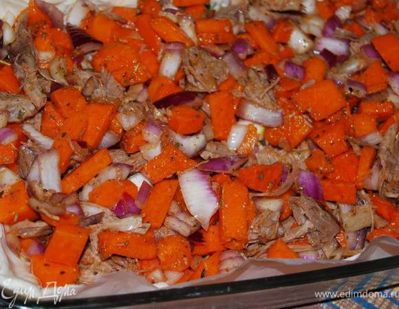 Сверху выкладываем начинку.