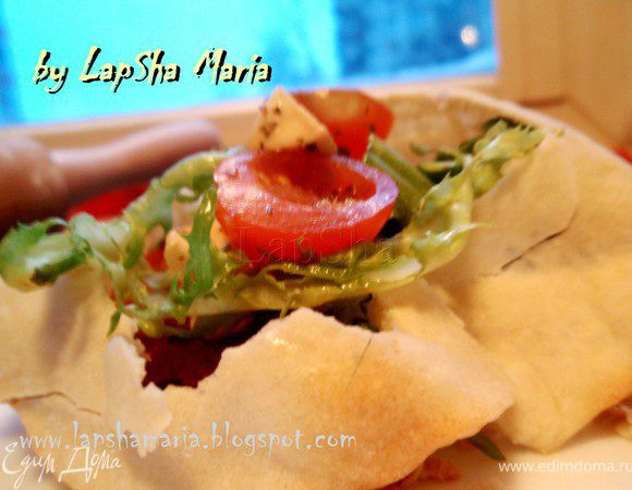 Пусть каждый из гостей самостоятельно разобьет "крышку" ложкой или вилкой. Получается очень необычно, вкусно и красиво! Приятного аппетита!