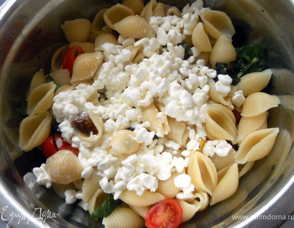 Добавить творожный сыр.