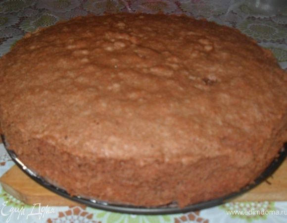 Вылить в форму. Выпекать в предварительно разогретой до 180 гр. духовке около 25-35 мин.