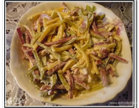 Салат "Немецкий":
Колбасу, корнишоны, сыр нарезаем соломкой. Все перемешать и заправить майонезом. Солить не нужно.