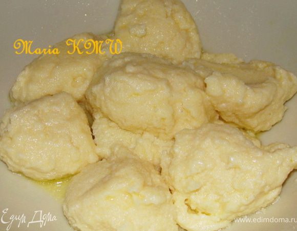 Выложить шумовкой на блюдо, дать хорошо стечь воде.