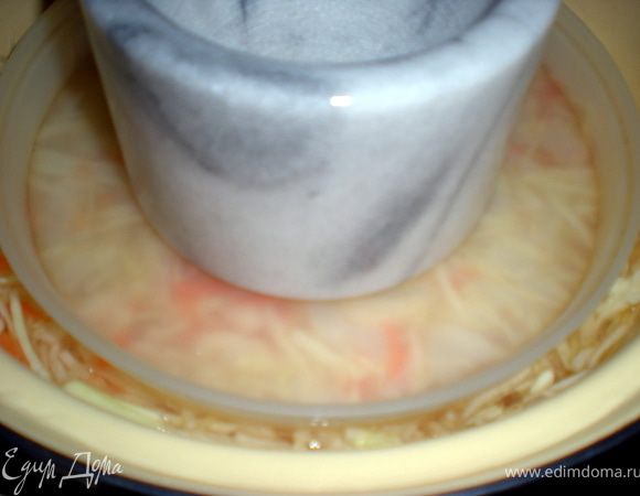 Поставить под гнёт на 6 часов при комнатной температуре.Затем часть можно съесть,а остальное убрать в холодильник.