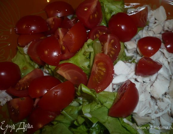 помидорки порезать на 4 части, добавить в салат