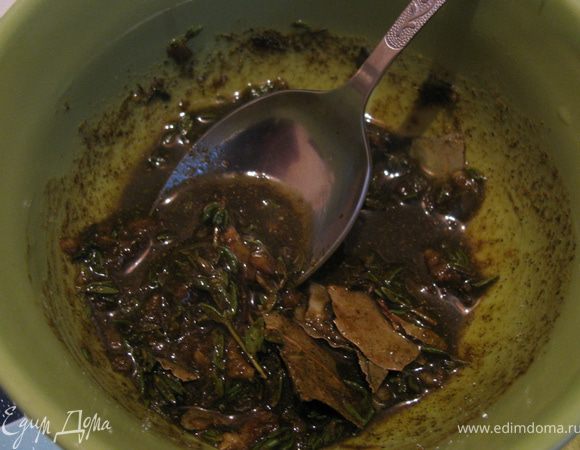 Чеснок пропустить через пресс.Смешать все ингредиенты для соуса.