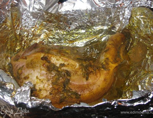 Духовку разогреваем до 200С и отправляем туда наш язык на 1,5часа.Запекаем на среднем уровне на решетке.