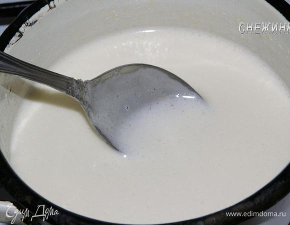 Постоянно помешиваем до растворения сахара. Доводим массу до кипения, но НЕ кипятим.