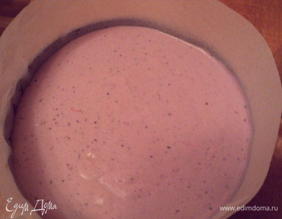 Вылить крем на светлый слой и поставить в холодильник на 3 часа до полного застывания.