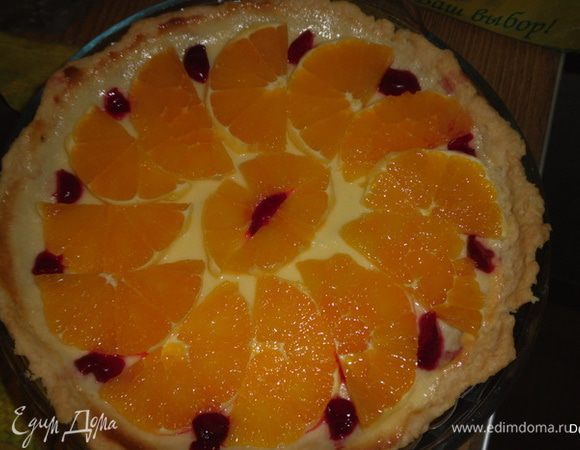 Остудить.Порезать апельсины и выложить на пирог