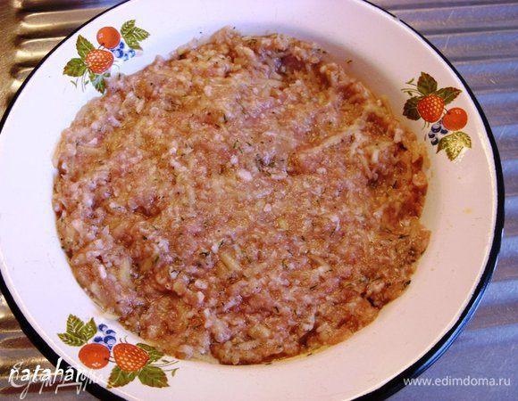 Хорошо вымешать фарш