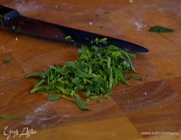 Тархун мелко порубить.