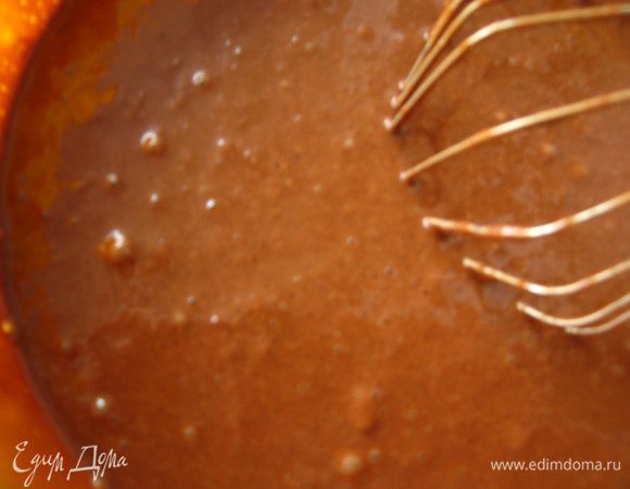 Добавить к сухой смеси. Хорошо перемешать.