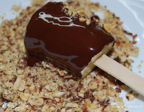 Обваляем в орешках.