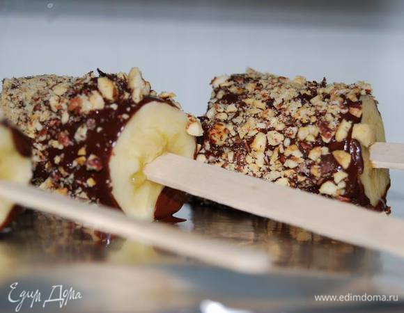 Отправим в холодильник до затвердения шоколада минут на 30.