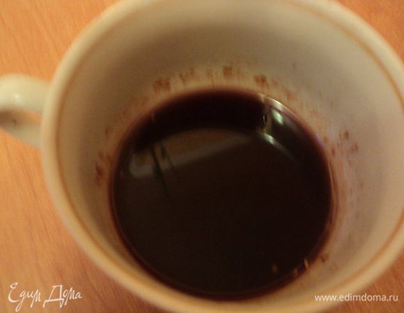 Приготовить пропитку: смешать воду, сахар и какао, прокипятить 5 мин, добавить перец по вкусу. Охладить.