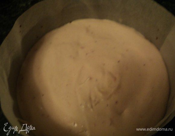 Выложить суфле на бисквитный корж, поставить в холодильник для застывания на 30миню