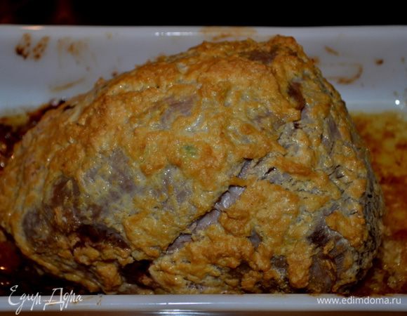 Поставить в центр духовки и выпекать примерно 1,5-2 часа.Подавать на стол разрезав на куски.