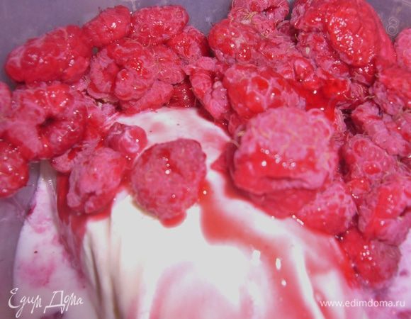 Ягоды малины(или другие)нужно разморозить