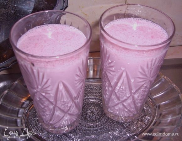 Разлить по бокалам и сразу подавать.
Приятного аппетита!