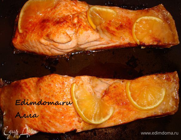 Накрыть посуду фольгой и отправить в разогретую до 180 градусов духовку минут на 15-20.