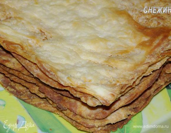 Выпекаем остальные коржи. У нас получается 6 коржей.