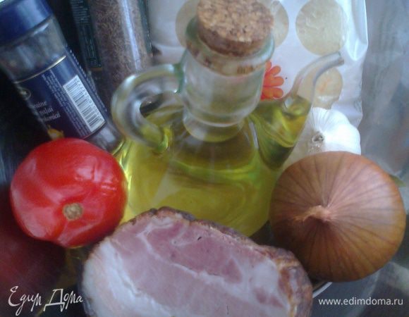 Продукты:мы домашнюю капусту съели,поэтому купила пачку с морковкой.Из мяса можно копчёные кости,колбаски или"прослоечку"как у меня.