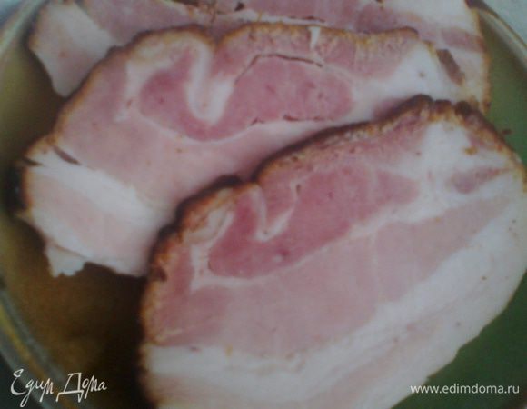 Мясо лучше взять с жирком,не постное.Тоже нарезаем.