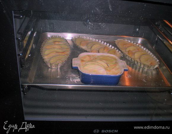 Поставить в разогретую до 220гр.духовку на 30-40 мин.