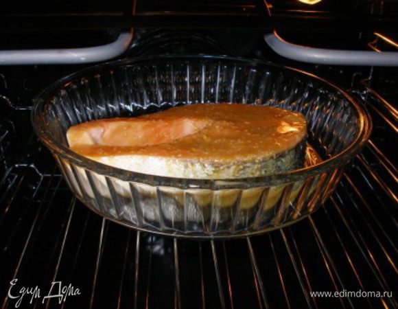 Запекать в духовке при 200С в течение 15-20 мин. За это время рыба должна быть готова, но если надо, можете оставить в духовке еще ​​на несколько минут.