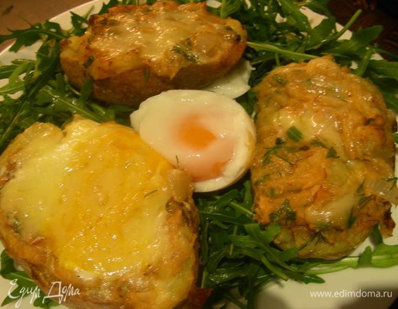 Раскладываем по тарелкам и подаем, например, с салатом. Приятного аппетита))

