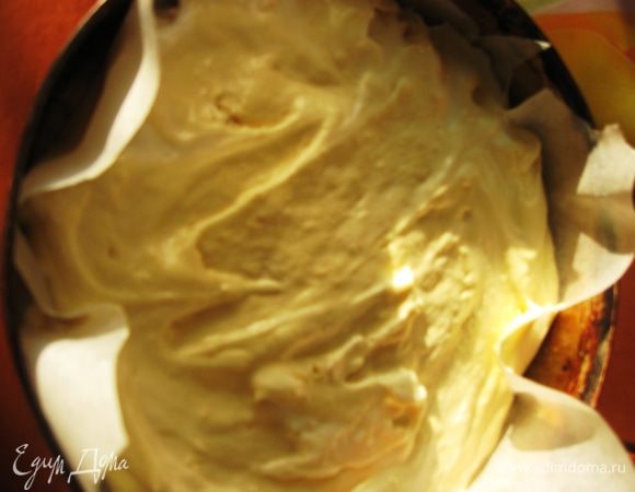 Аккуратно перемешиваем.
Выпекаем при 180 градусах 20-30 минут. 