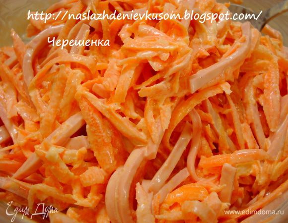 … и еще раз все хорошо перемешиваем, закрываем крышкой и даем салату настояться в течении 20-30 минут… Но это не принципиально. Если время не позволяет, то можно подавать салат немедленно… Количество майонеза указывать не стала, т.к. пристрастия в еде у всех разные: кто-то любит посуше, кто-то повлажнее… Так что регулируйте сами…