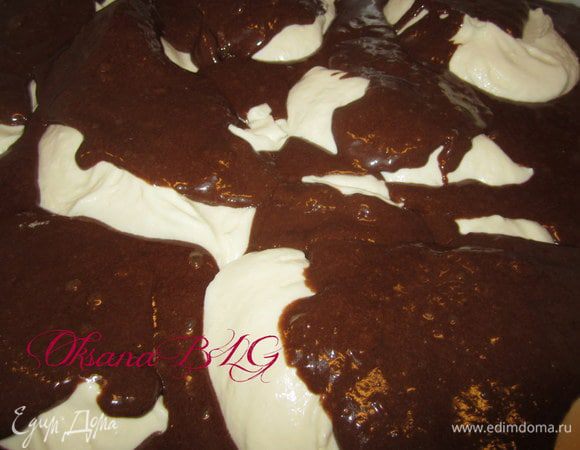 Островки покрыть шоколадным тестом.