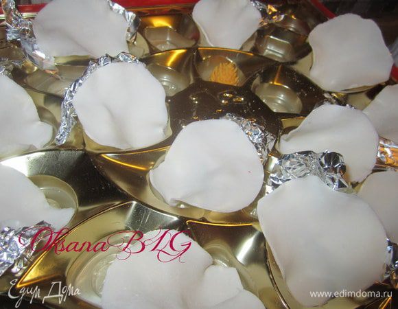 Поставить листики подсыхать.