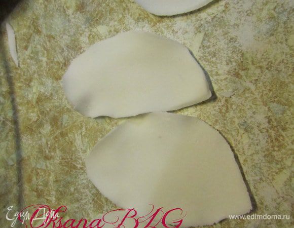 Прогладить краешек листиков.