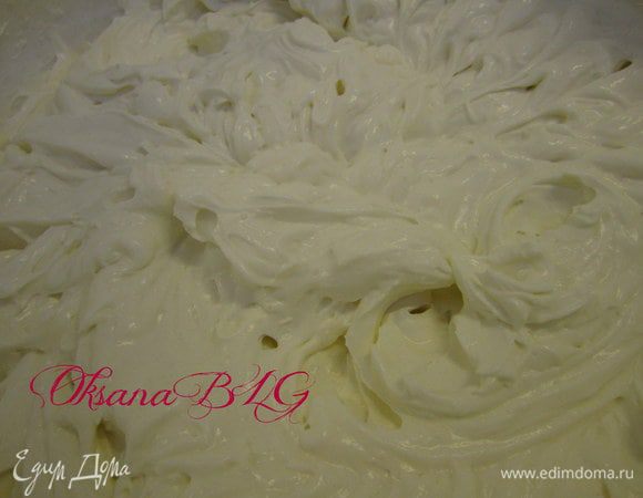 Сливки взбить.