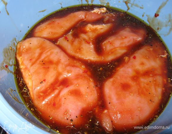 замачиваем мясо на 2-12 часов в холодильнике.
