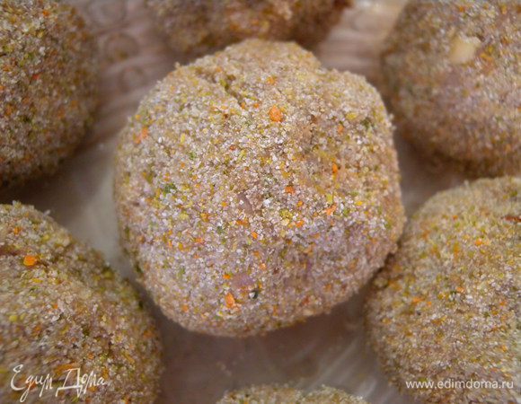 2. Вариант. Фарш с прокрученной соей. Панировка: те же овощи плюс манка. Сформировать... обвалять и в пароварку.