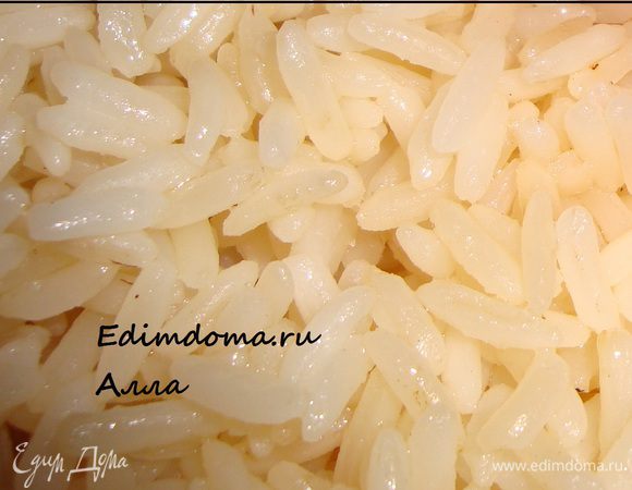 Берем стакан риса и готовим его вот по этому рецепту http://www.edimdoma.ru/recipes/35667, только масло не добавляем. Когда рис будет готов, вынимаем кастрюлю из печи, открываем её - пусть остывает.