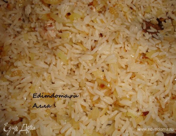 Смешиваем лук с рисом...