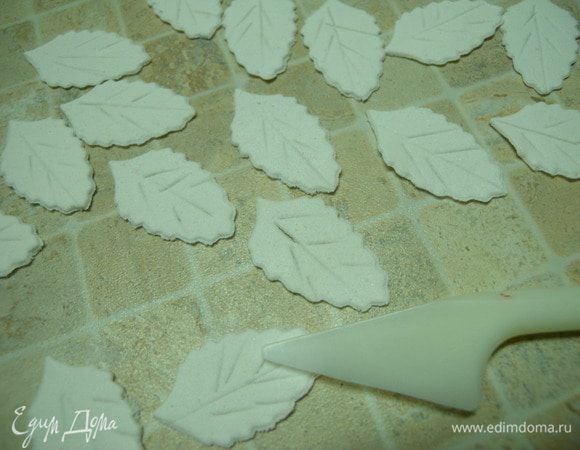 20. Выдавливаем прожилки.