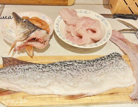 Филе отделяем от кости.