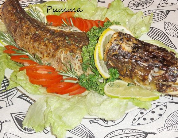 Готовилась моя щука около часа. Щуку подавайте с овощами и зеленью)