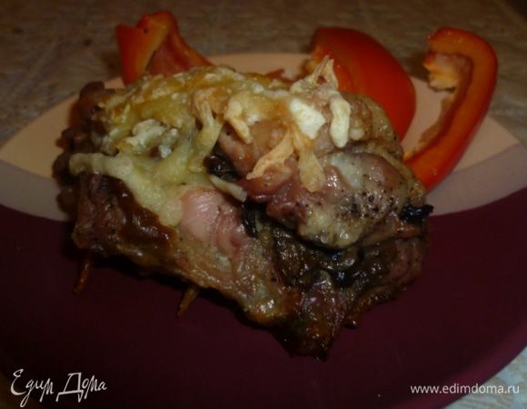 Духовку разогреть до 180 градусов.
Запекать "лапы" 20 мин.Затем сверху посыпать сыром и запекать ещё минут 5-10мин.
Приятного аппетита!