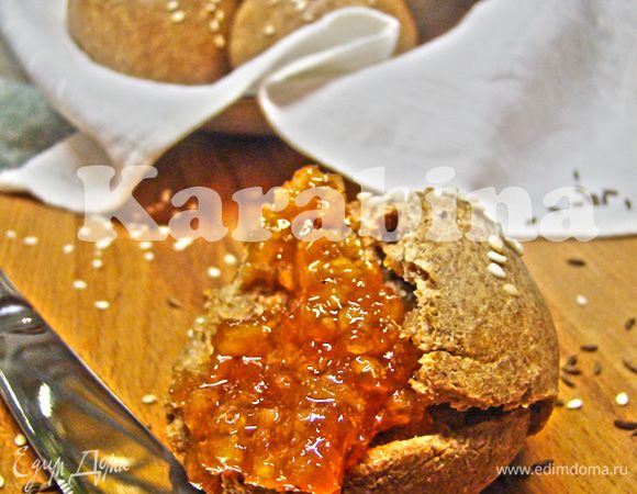 Смазать шарики молоком, посыпать кунжутом. Выпекать минут 20-25.
я подавала со своим апельсиновым джемом) 