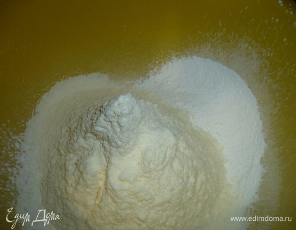 просеять детскую смесь, добавляя ее к пудре