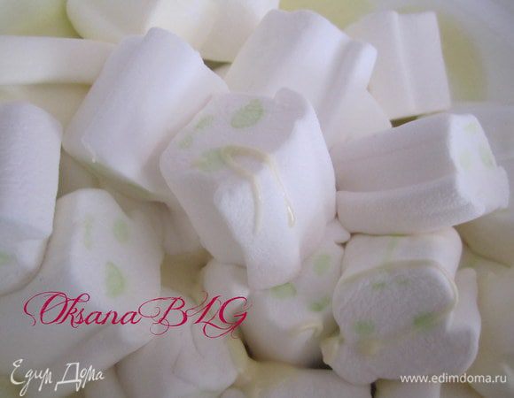 Маршмелоу растопить, добавить к шоколаду.