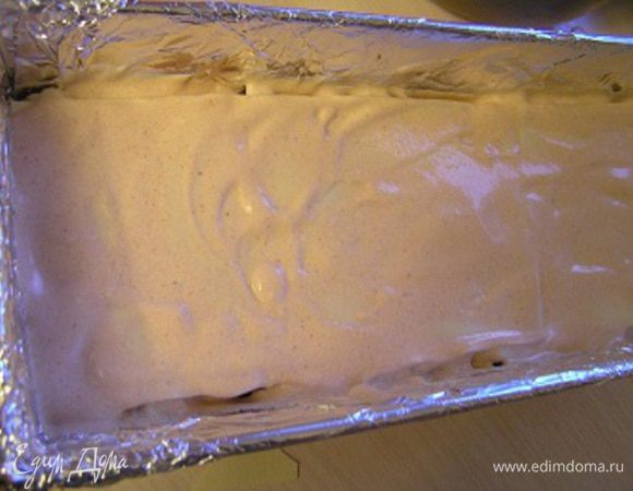 Затем снова листы лазаньи и соусы, чередовать, пока не закончатся все ингредиенты.